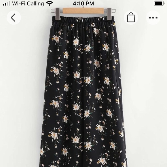 Black floral crop top and wide leg pants set - Picture 3 of 4